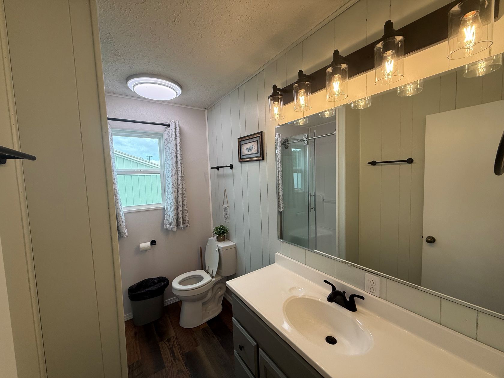 Cabin 2 Full Bath