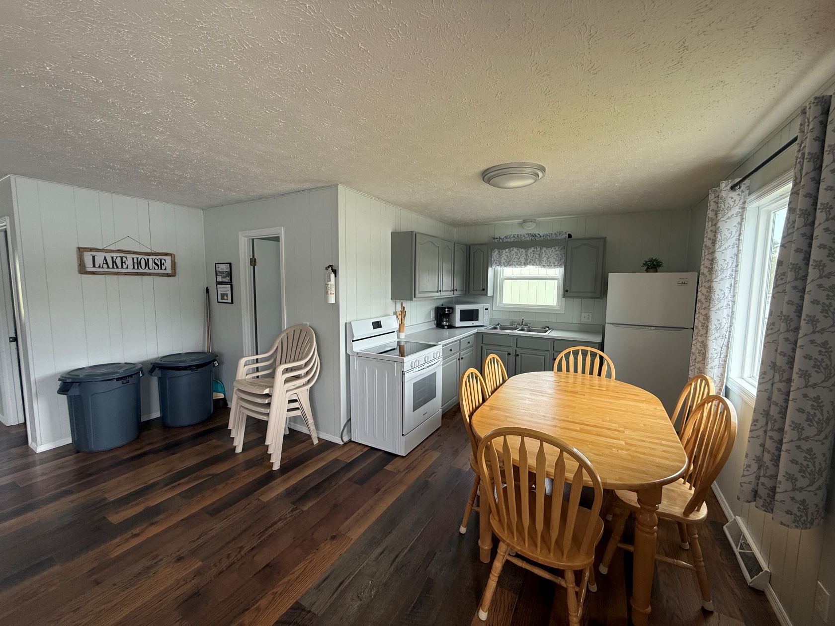 Cabin 2 Kitchen