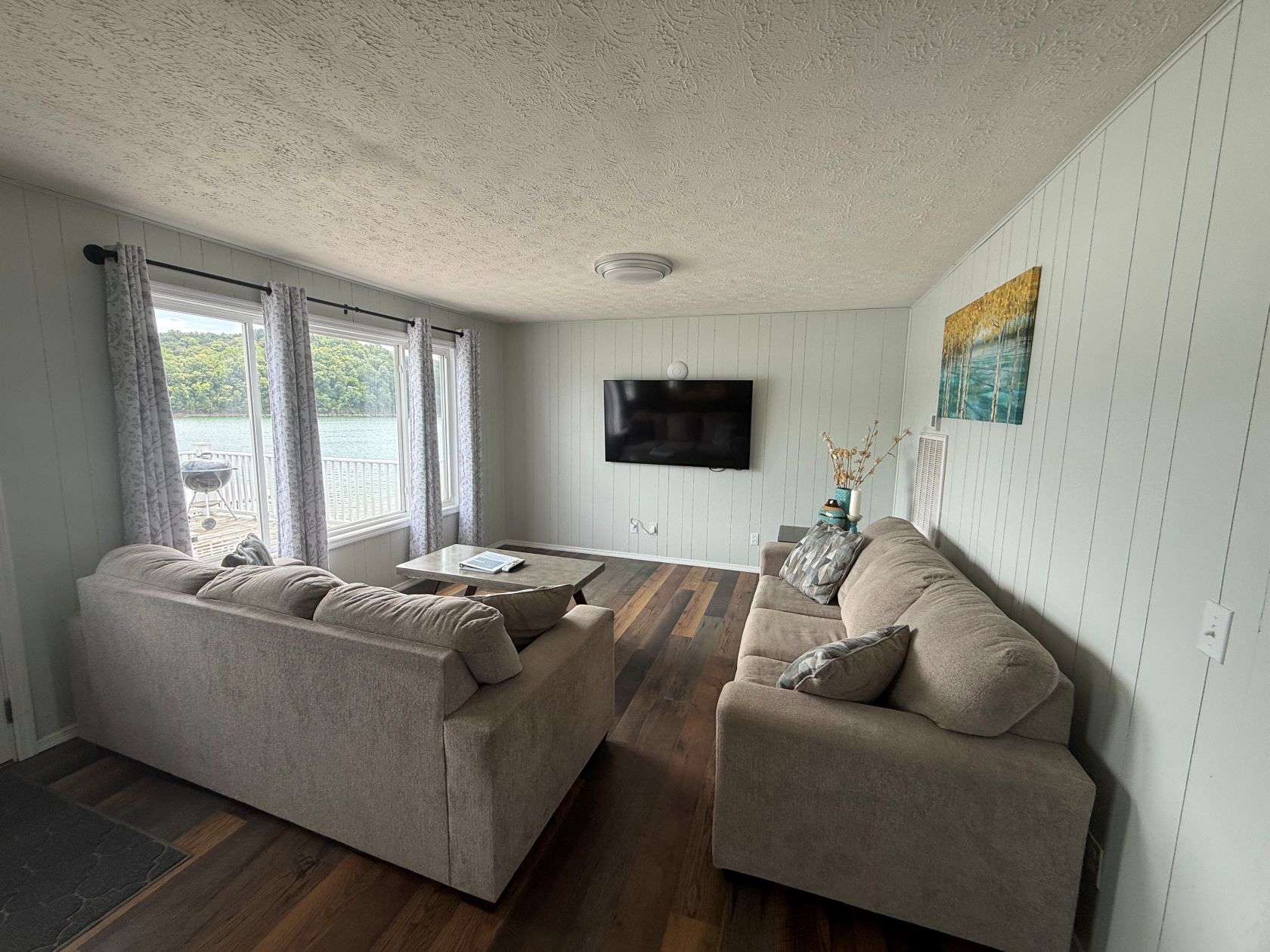 Cabin 2 Living Room